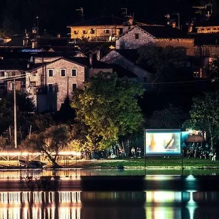 La Casa Di Iride بيت للعطل Revine Lago